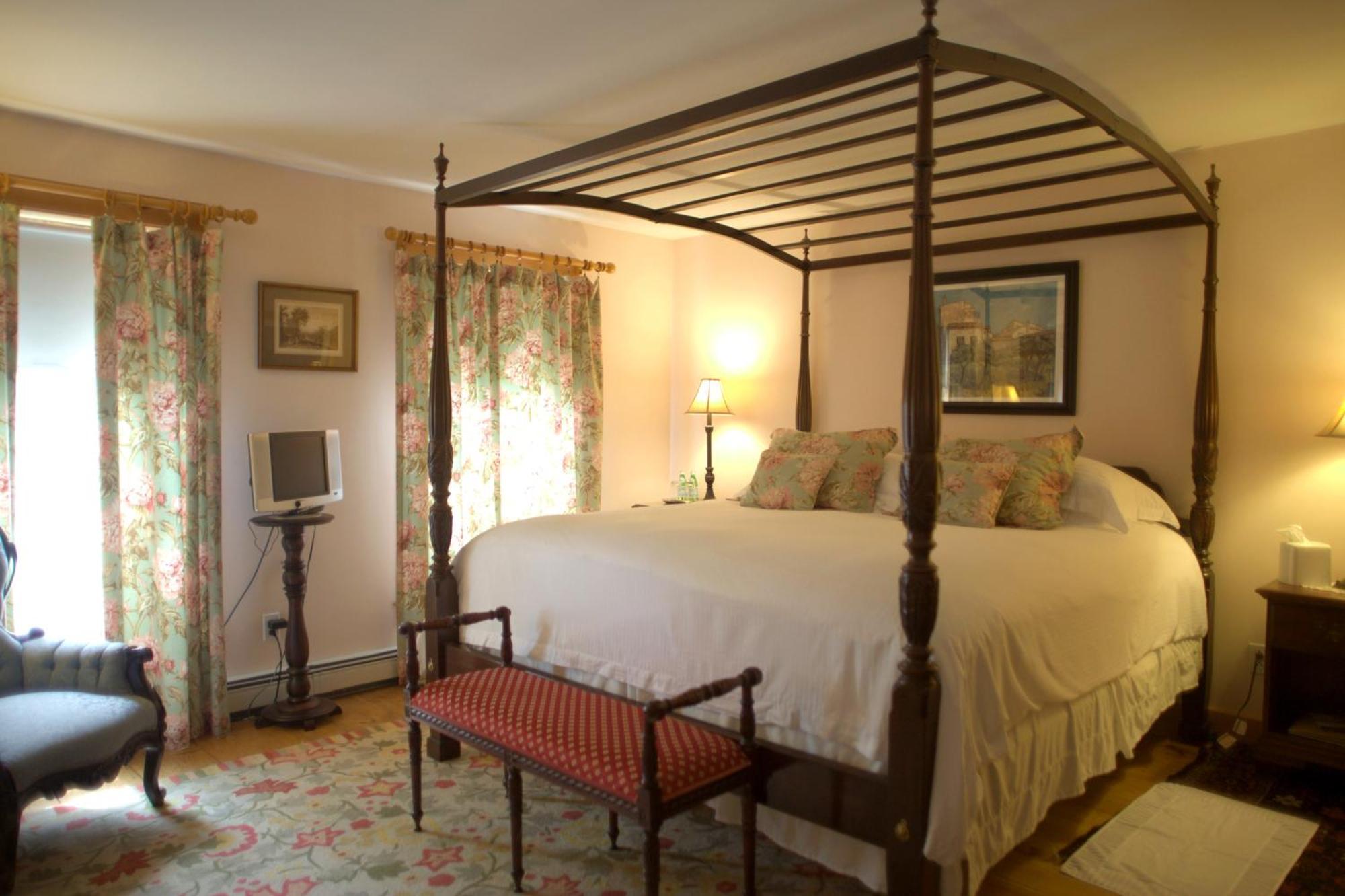 Highland Lake Inn Andover エクステリア 写真